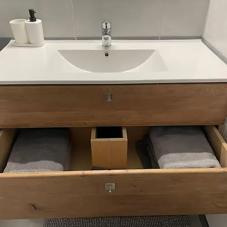Hyper-centre